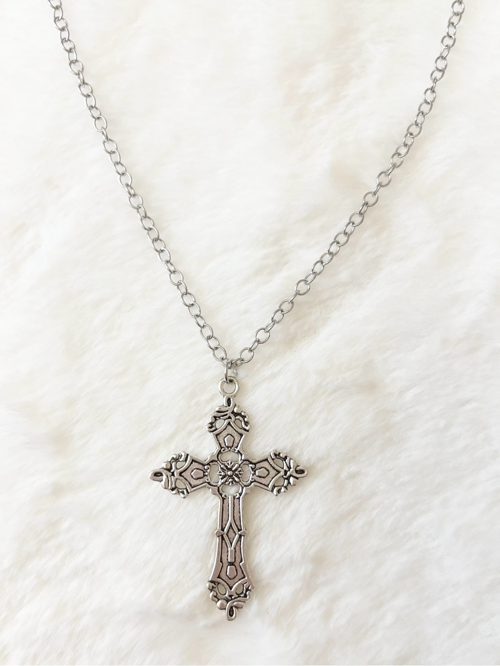 5/$15 🩷 MUST BUNDLE Silver Ornate Cross Pendant Necklace - Women Jewelry